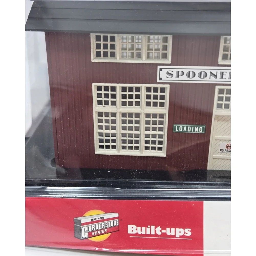 Walthers Cornerstone 933-2847 HO Scale Spooner Sash Door Structure Built-Up NIB